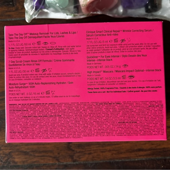 Clinique Gift Skincare Set - Picture 2 of 4